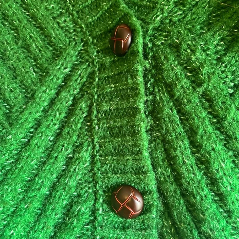 Oversized green cardigan with brown buttons - Picture 3 of 10